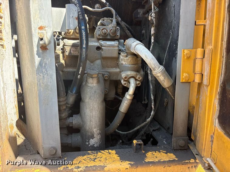 image for item ES8109 2005 John Deere 225C LC RTS excavator