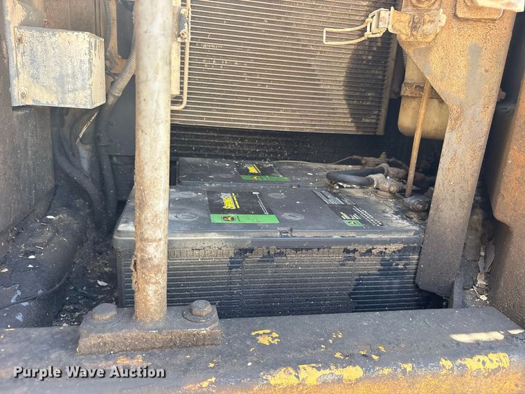 image for item ES8109 2005 John Deere 225C LC RTS excavator