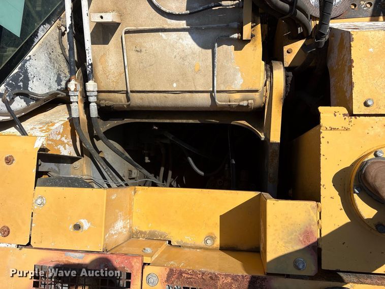image for item ES8109 2005 John Deere 225C LC RTS excavator