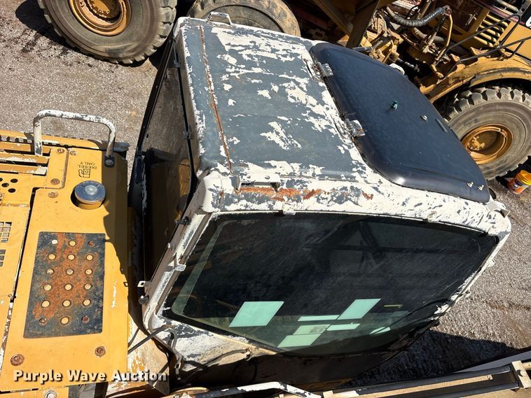 image for item ES8109 2005 John Deere 225C LC RTS excavator