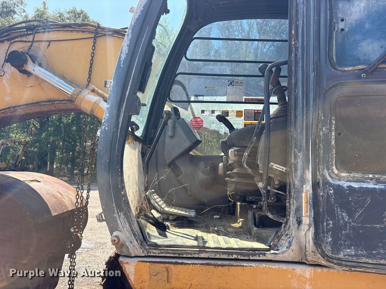 image for item ES8109 2005 John Deere 225C LC RTS excavator