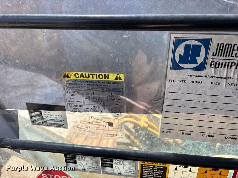 image for item ES8109 2005 John Deere 225C LC RTS excavator