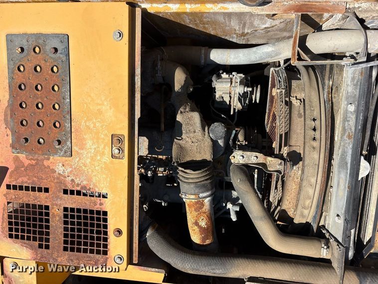 image for item ES8109 2005 John Deere 225C LC RTS excavator
