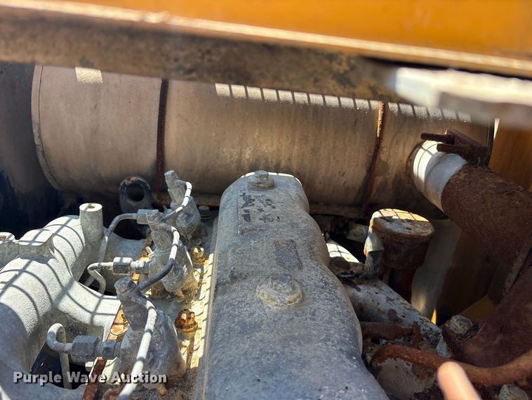 image for item ES8109 2005 John Deere 225C LC RTS excavator