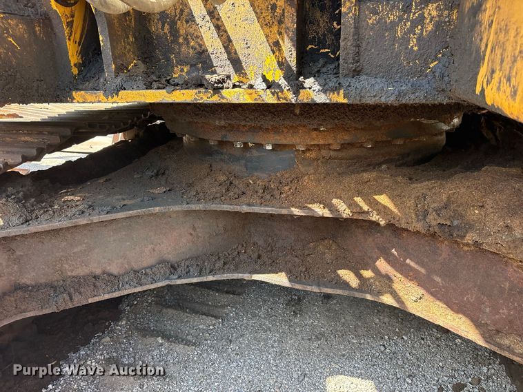 image for item ES8109 2005 John Deere 225C LC RTS excavator