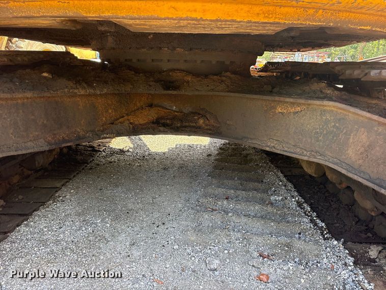 image for item ES8109 2005 John Deere 225C LC RTS excavator