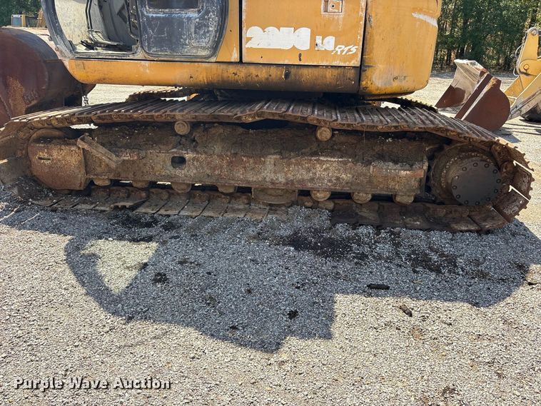 image for item ES8109 2005 John Deere 225C LC RTS excavator