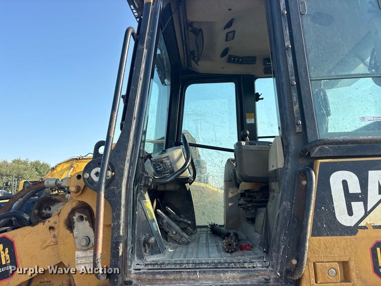 image for item ET0484 2007 Caterpillar 963D track loader