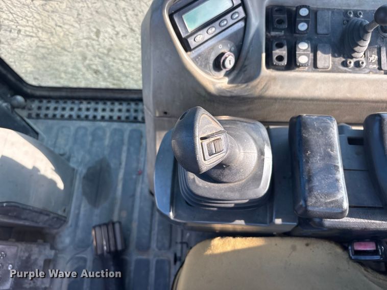 image for item ET0484 2007 Caterpillar 963D track loader