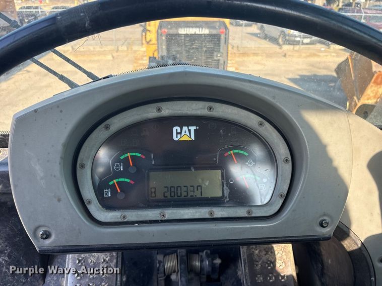 image for item ET0484 2007 Caterpillar 963D track loader