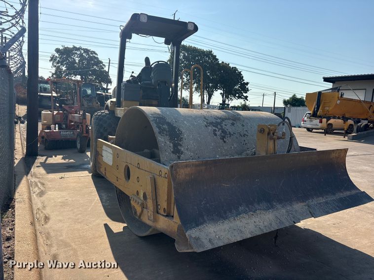 image for item ET0487 1999 Caterpillar CS563 single drum roller