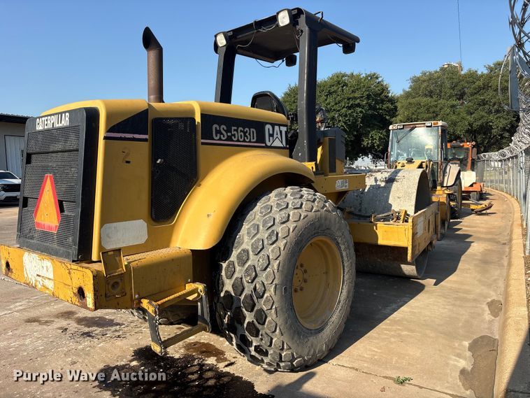 image for item ET0487 1999 Caterpillar CS563 single drum roller