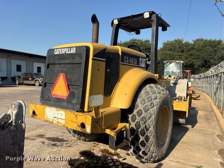image for item ET0487 1999 Caterpillar CS563 single drum roller