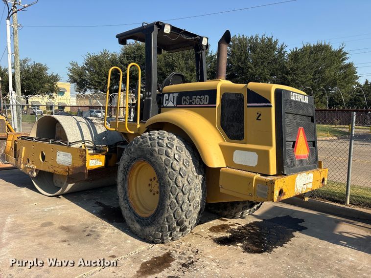 image for item ET0487 1999 Caterpillar CS563 single drum roller