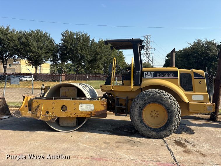 image for item ET0487 1999 Caterpillar CS563 single drum roller