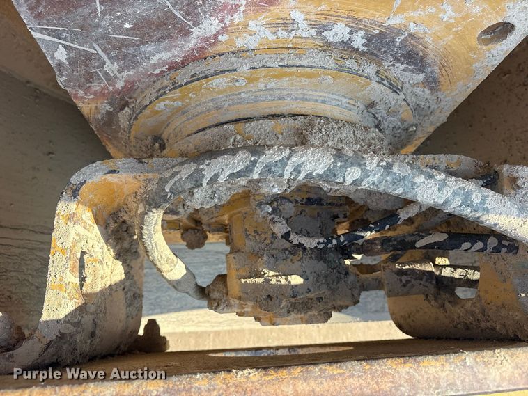 image for item ET0487 1999 Caterpillar CS563 single drum roller