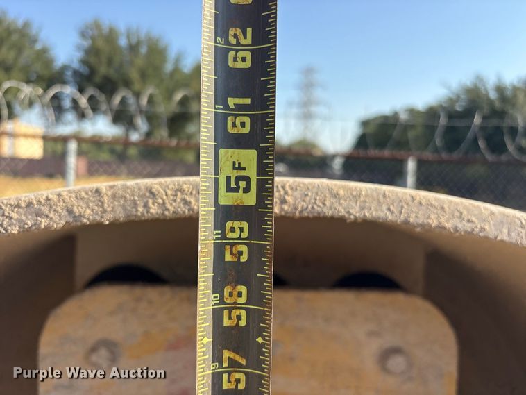 image for item ET0487 1999 Caterpillar CS563 single drum roller