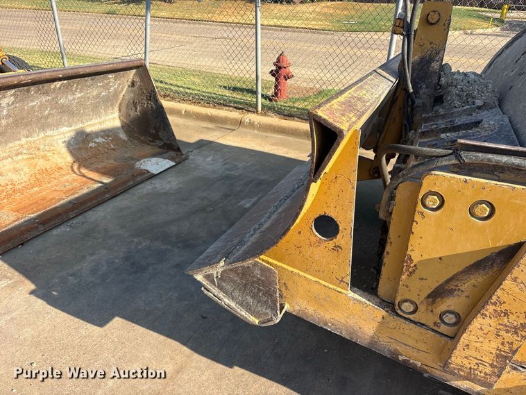 image for item ET0487 1999 Caterpillar CS563 single drum roller