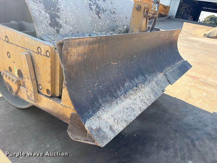 image for item ET0487 1999 Caterpillar CS563 single drum roller