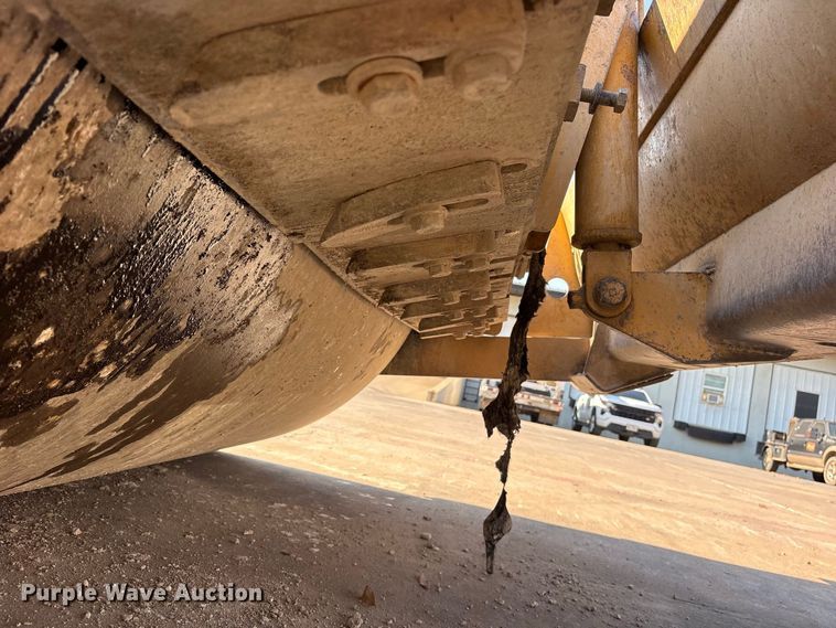 image for item ET0487 1999 Caterpillar CS563 single drum roller