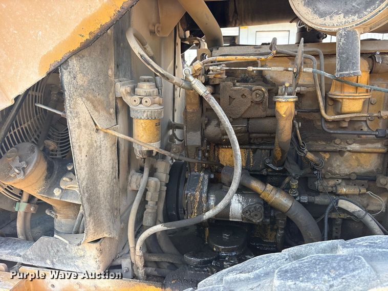 image for item ET0487 1999 Caterpillar CS563 single drum roller