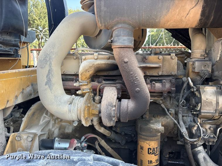 image for item ET0487 1999 Caterpillar CS563 single drum roller
