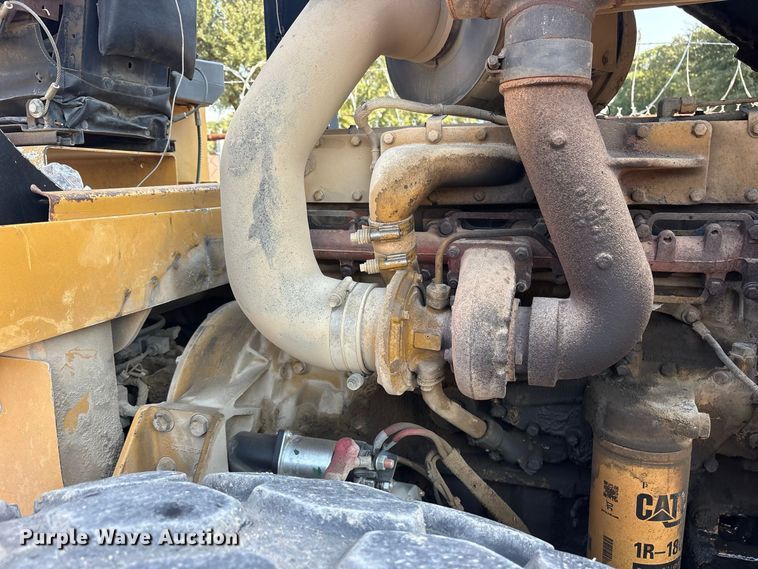 image for item ET0487 1999 Caterpillar CS563 single drum roller