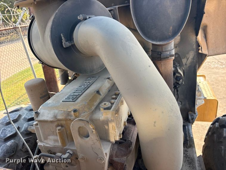 image for item ET0487 1999 Caterpillar CS563 single drum roller