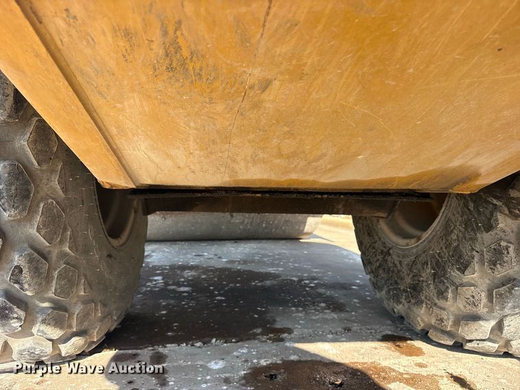 image for item ET0487 1999 Caterpillar CS563 single drum roller