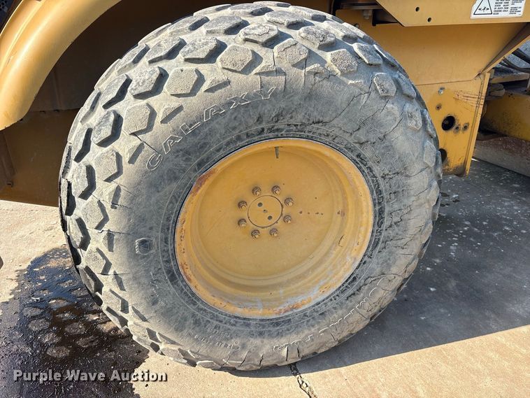 image for item ET0487 1999 Caterpillar CS563 single drum roller