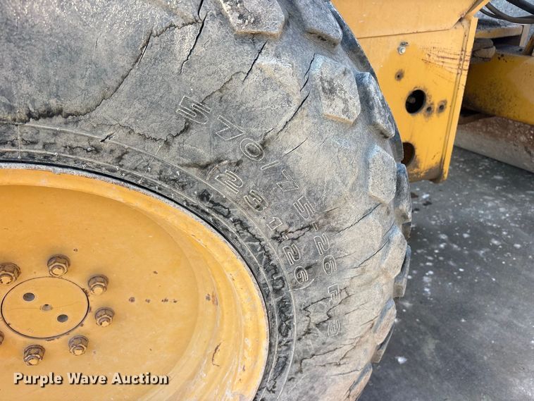 image for item ET0487 1999 Caterpillar CS563 single drum roller