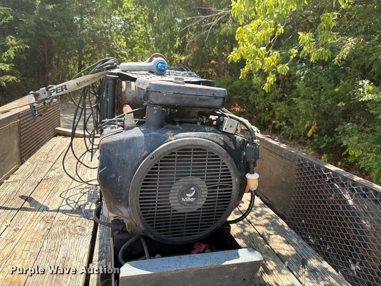 image for item EU5895 Miller Bobcat 225 welder/generator