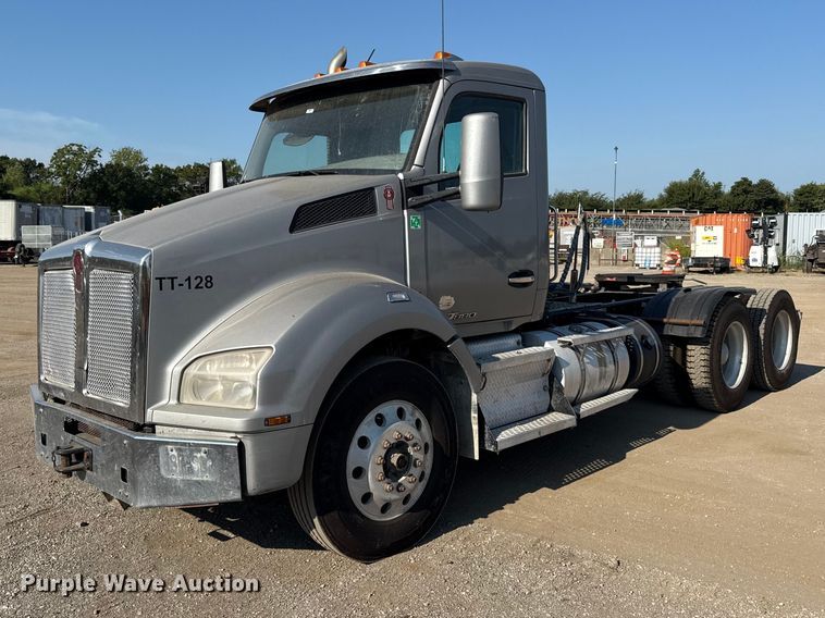image for item EV6114 2019 Kenworth T880 semi truck