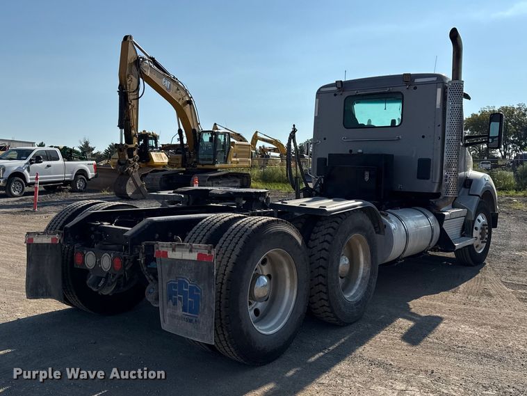 image for item EV6114 2019 Kenworth T880 semi truck