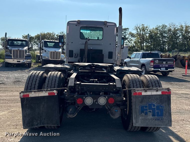 image for item EV6114 2019 Kenworth T880 semi truck