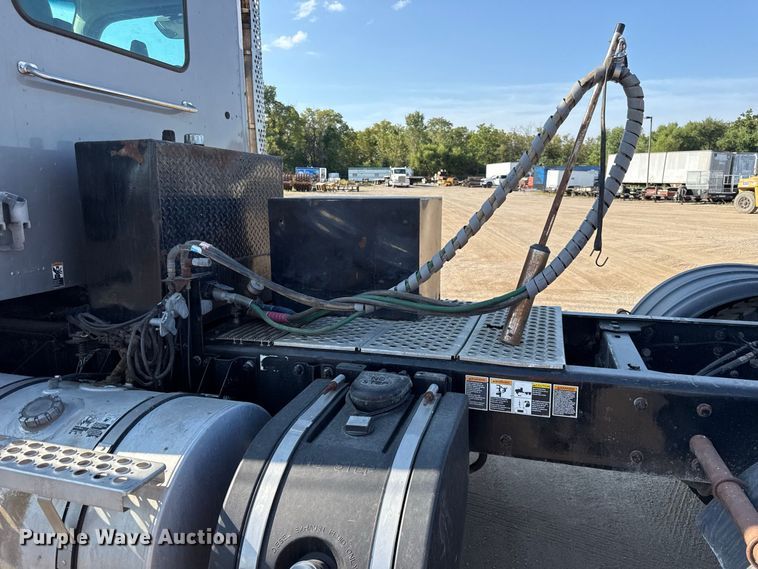 image for item EV6114 2019 Kenworth T880 semi truck