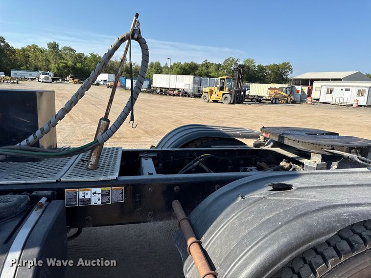 image for item EV6114 2019 Kenworth T880 semi truck
