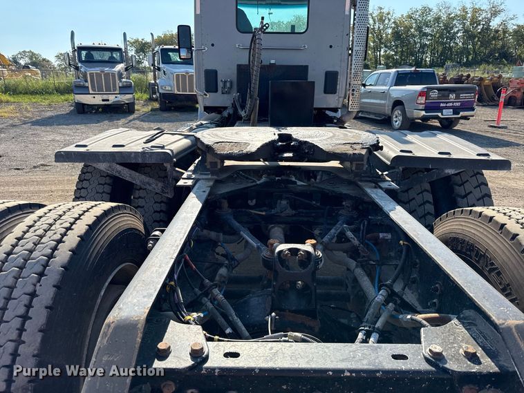 image for item EV6114 2019 Kenworth T880 semi truck