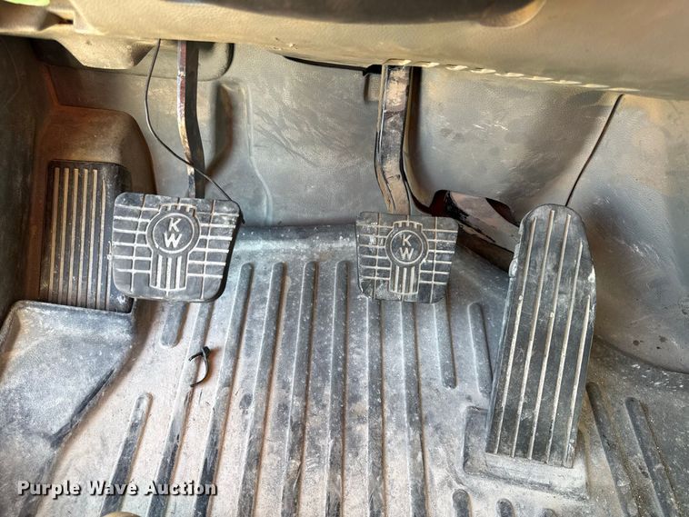 image for item EV6114 2019 Kenworth T880 semi truck