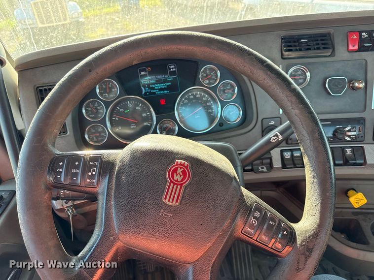 image for item EV6114 2019 Kenworth T880 semi truck
