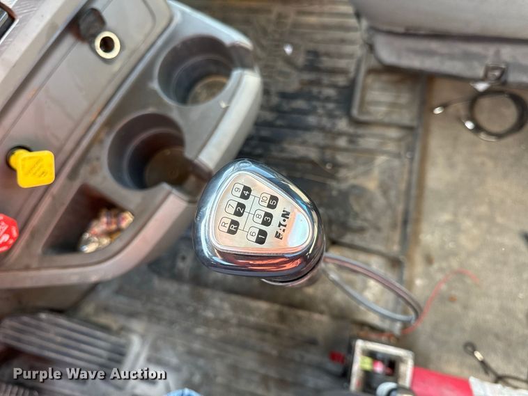 image for item EV6114 2019 Kenworth T880 semi truck