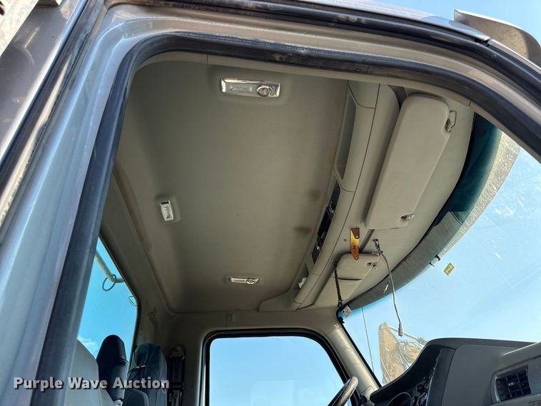 image for item EV6114 2019 Kenworth T880 semi truck