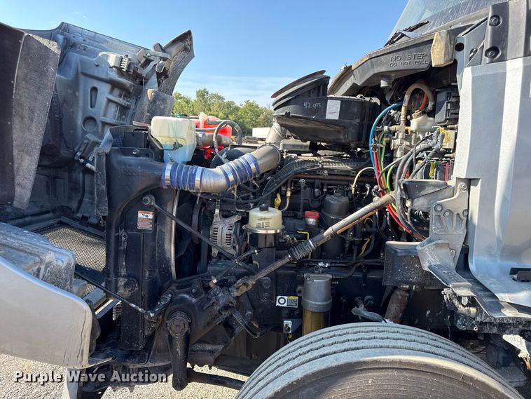 image for item EV6114 2019 Kenworth T880 semi truck