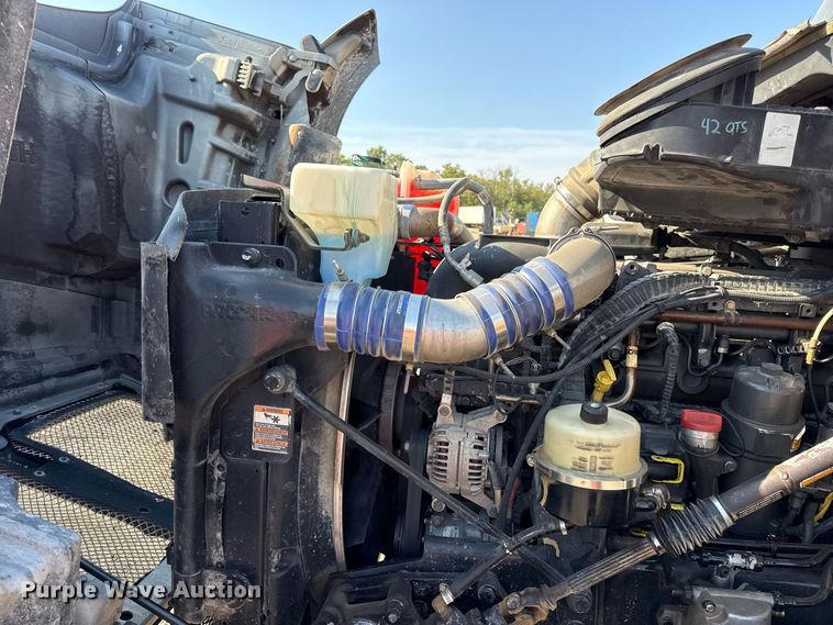 image for item EV6114 2019 Kenworth T880 semi truck