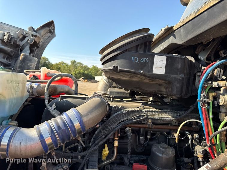 image for item EV6114 2019 Kenworth T880 semi truck