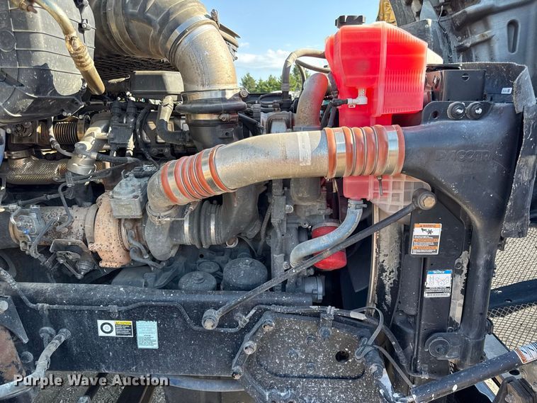 image for item EV6114 2019 Kenworth T880 semi truck