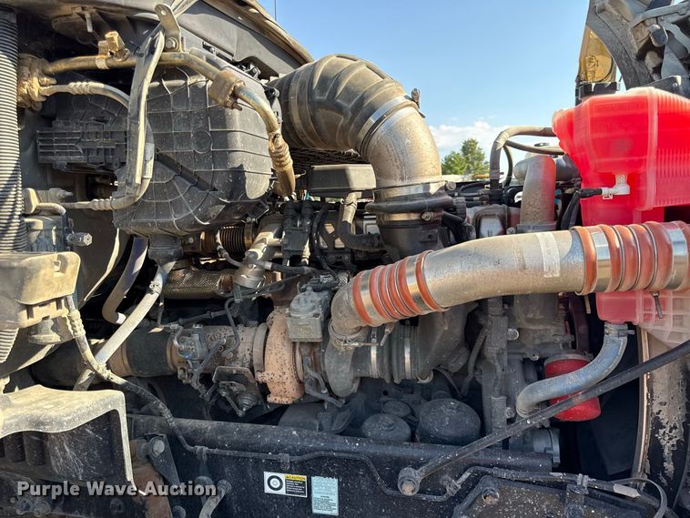 image for item EV6114 2019 Kenworth T880 semi truck