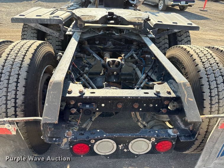 image for item EV6114 2019 Kenworth T880 semi truck