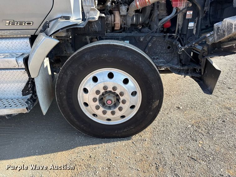 image for item EV6114 2019 Kenworth T880 semi truck