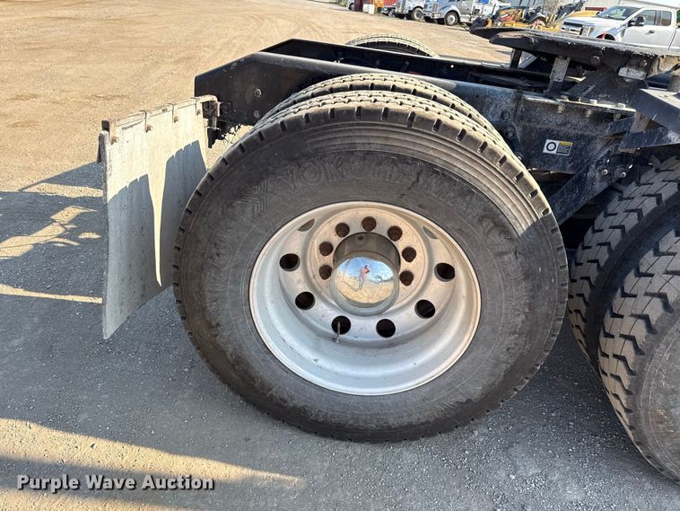 image for item EV6114 2019 Kenworth T880 semi truck